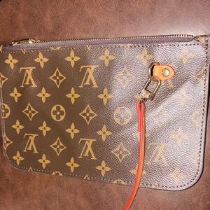 New!! 👜Neverfull Pouchette👝